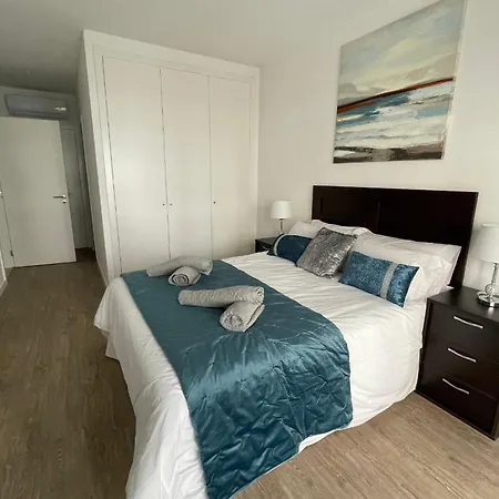 Brand New 2 Bdr With Pool By Lovelystay Apartman