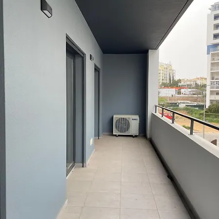 Brand New 2 Bdr With Pool By Lovelystay Apartman