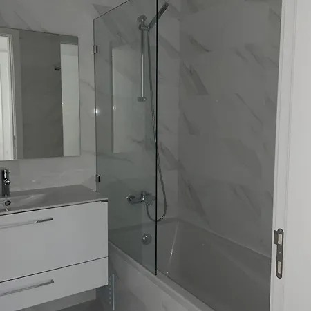 Апартаменти Brand New 2 Bdr With Pool By Lovelystay Портіман