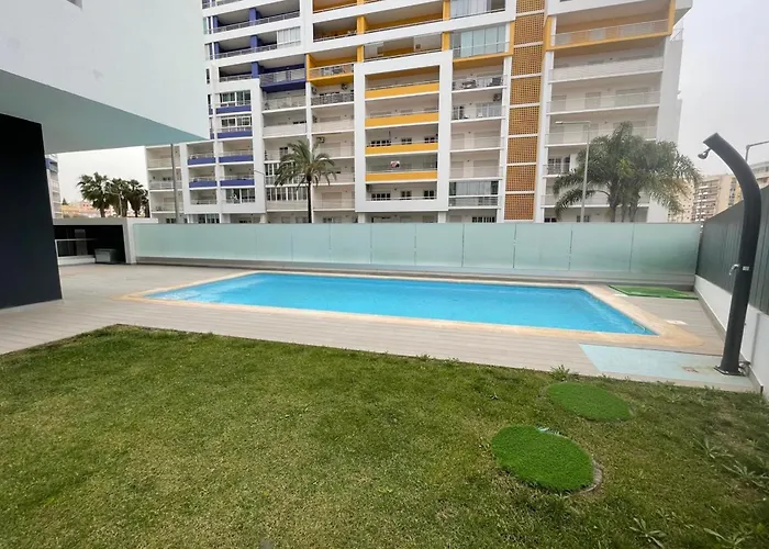 Brand New 2 Bdr With Pool By Lovelystay *